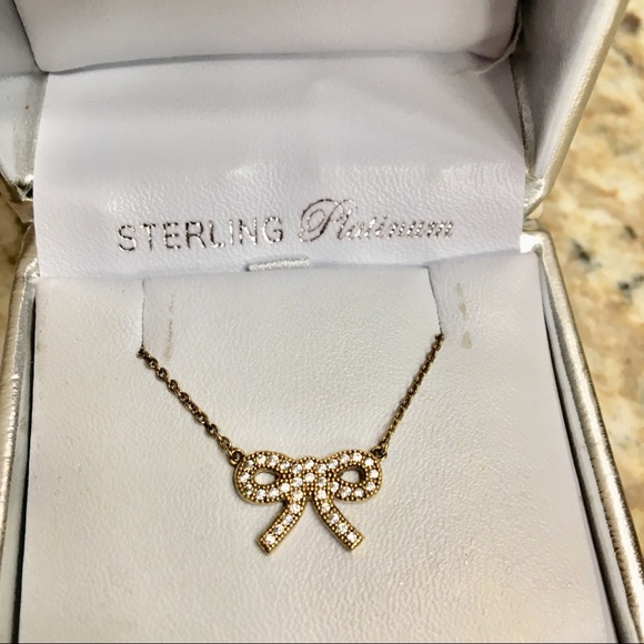SALE‼️.CRISLU Gold Over Silver Bow Necklace - Picture 2 of 5